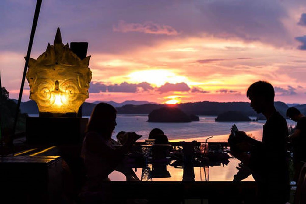 【甲米府】奧南海灘（Ao Nang） 最棒 2 間餐廳推薦：最強夕陽景觀餐廳 Lae Lay Grill & 最鮮海味美食餐廳 Krua Thara Seafood