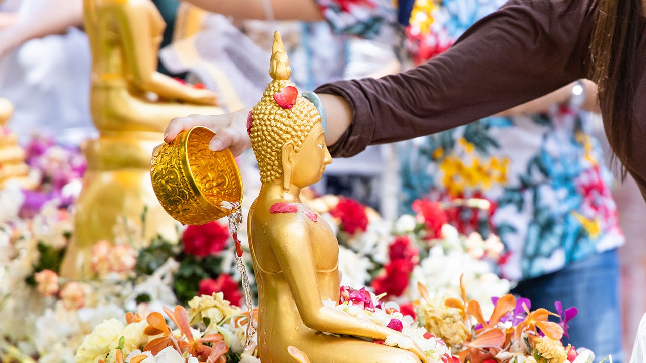 【泰國文化】泰國重大節日介紹：萬佛節？宋干節？前往泰國旅遊前先搞懂泰國重要節日，才不怕旅遊時踩雷沒酒喝～