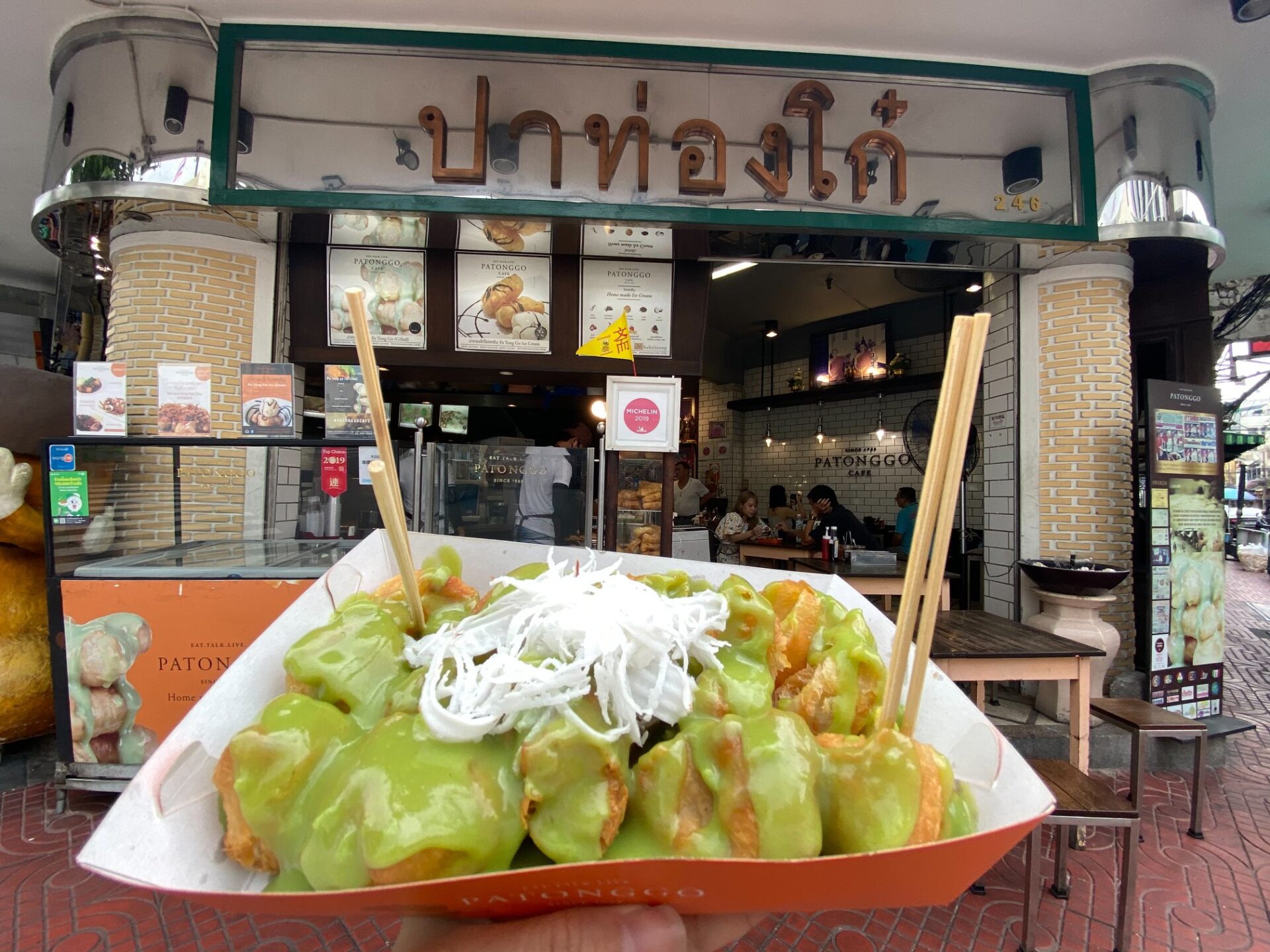 【曼谷美食】考山路最強米其林小吃 Patonggo Cafe Since 1968 泰式油條老店：有甜有鹹的創意油條料理，給你前所未有的獨家吃法