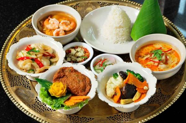 去泰國只會點打拋豬、綠咖哩？泰國人最常吃的 15 道泰國菜原來是這些！