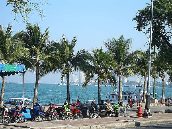 Pattaya_Beach_Road