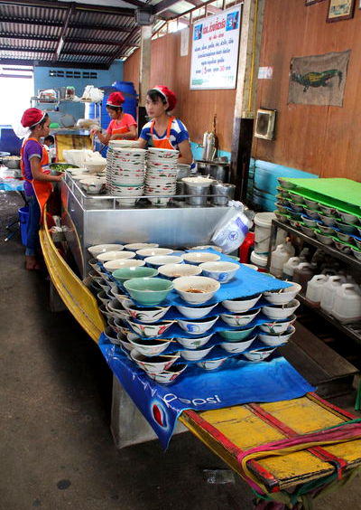 【曼谷小吃】老廟旁的傳統美味 — Doy船麵ต้อยก๋วยเตี๋ยวเรือ