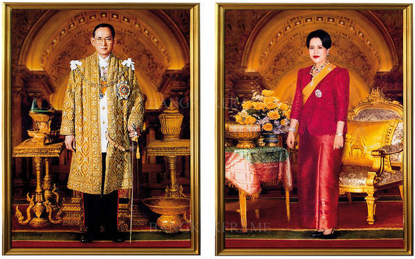 22家家户户挂着国王和皇后的图片