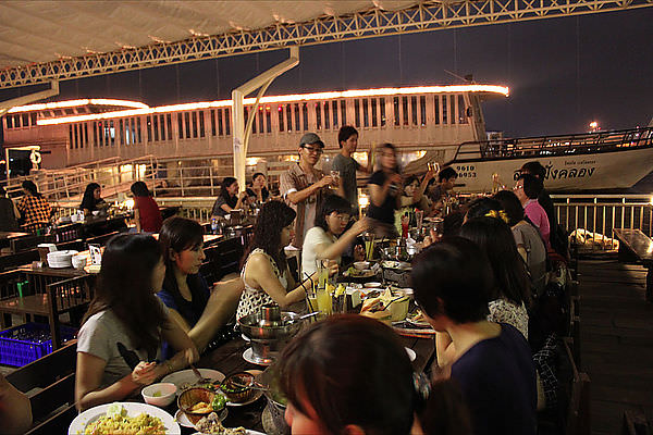 【曼谷美食】Khinlom Chomsaphan 大橋河畔餐廳